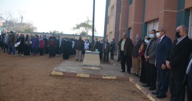 محافظ القليوبية يشهد طابور الصباح بمدرسة الشهيد ياسر عصر الثانوية بنات بطوخ