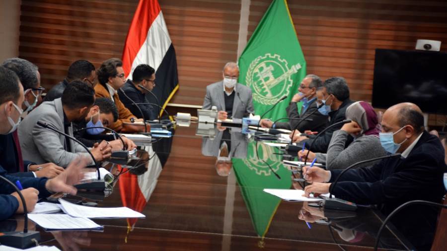محافظ القليوبية يبحث إنشاء 27 وحدة صحية بقرى شبين القناطر