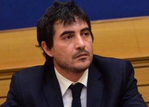 برلماني إيطالي يطلب مساءلة حول إطلاق خفر السواحل الليبي النار ضد سفينة إنقاذ