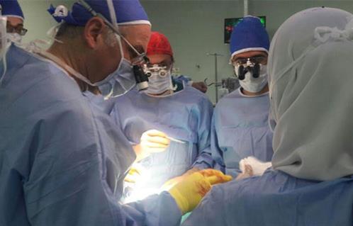 فريق طبي إيطالي ينجح في استئصال ورم لطفلة حديثة الولادة من غزة وزنه كيلوجرامين