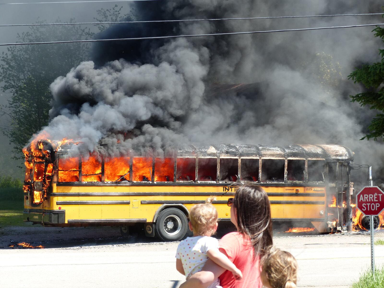 مغربي ينقذ 50 تلميذا من حافلة مشتعلة في إيطاليا